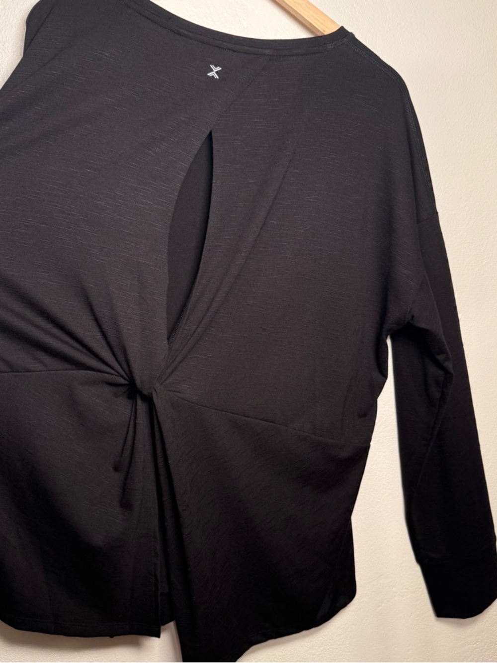 Xersion Black Long Sleeve Women's Top Twist Back Detail Relaxed Fit Size XXL - Picture 12 of 14